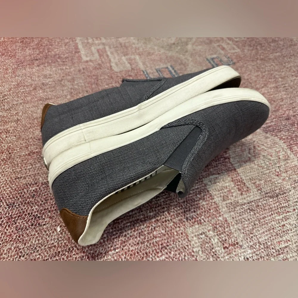 Taos slip on grey hutch hut canvas preppy sneakers men’s 9.5